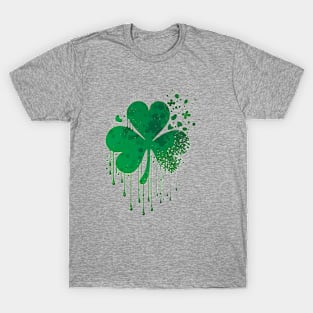 Minimalistic splash design of Saint Patrick's day shamrock leaf T-Shirt